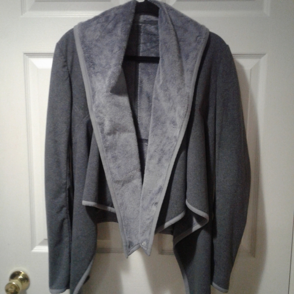 Lululemon Presence Of Mind Wrap 6/8 Small/Medium - Picture 5 of 13